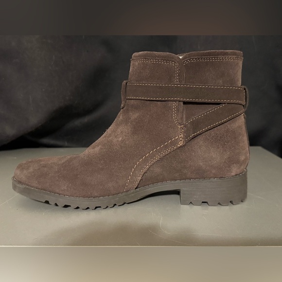 NWOT Ariat Waterproof Charlie Bootie in Chocolate Suede size 9.5 - Picture 10 of 15